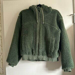 Lululemon reversible Sherpa green bomber jacket- women size 6, tag removed